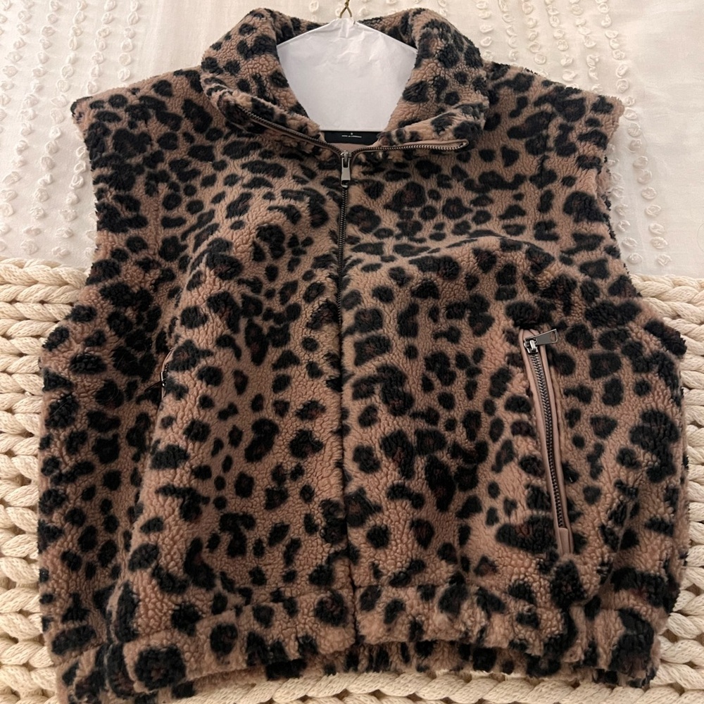 Abercrombie YBP zip up vest
